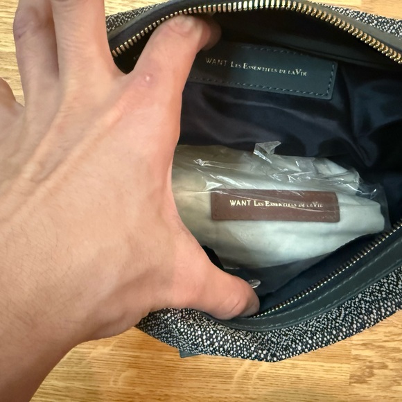 WANT Les Essentiels Gray Toiletry Bag - Picture 5 of 7